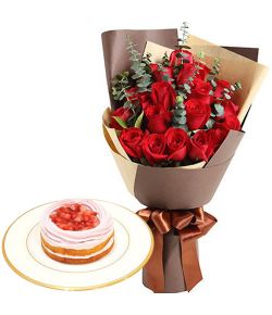 Send Flower with Cake Japan - 12 Red Roses & Strawberry Cake